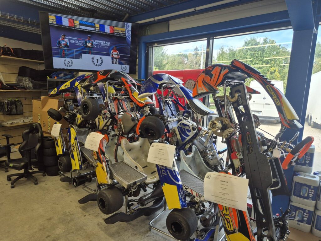 Circuit de l enclos : Magasins 