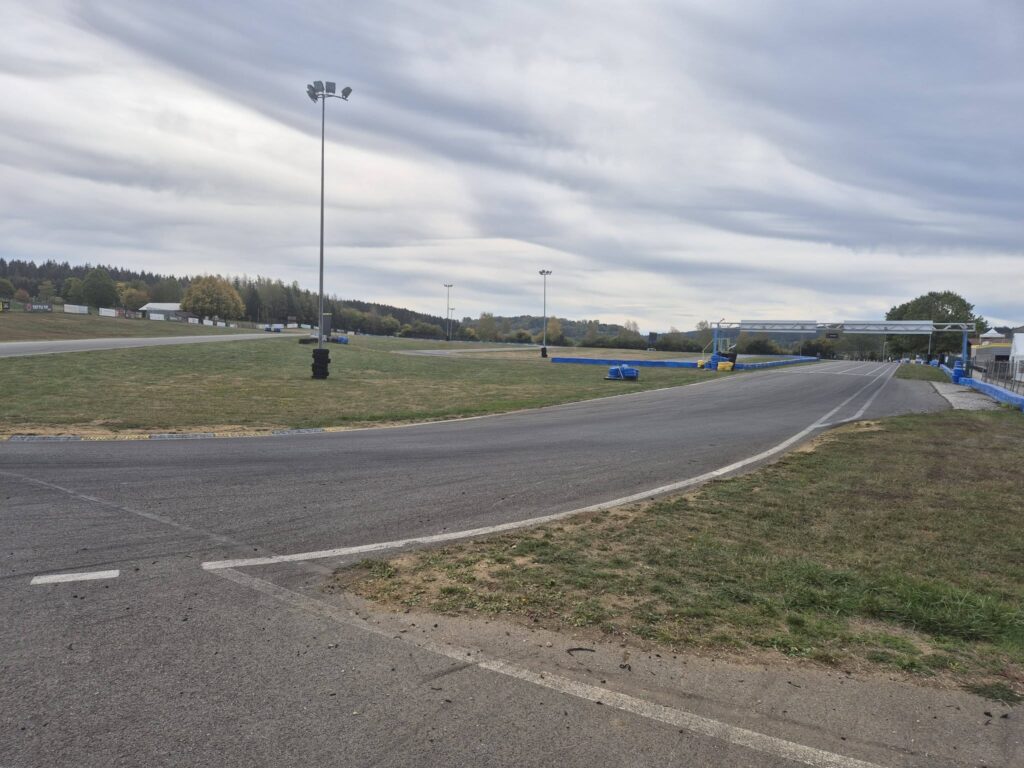 Circuit de l enclos : Gros freinage