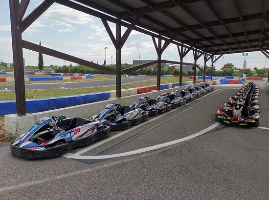 Karting de Torreilles : Les karts au parking