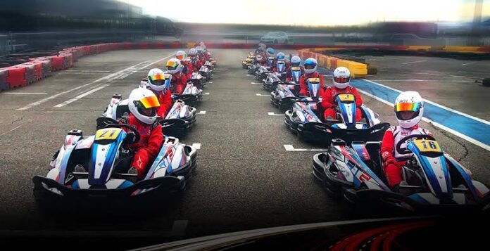 SRA Karting : Kart prêts au départ.