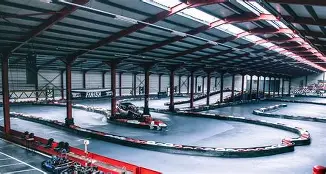 Fastlane_Karting Fastlane Karting : Piste intérieure à Bilzen en Belgique
