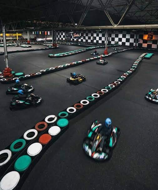 IndoorKarting Belgium : Vue sur la piste